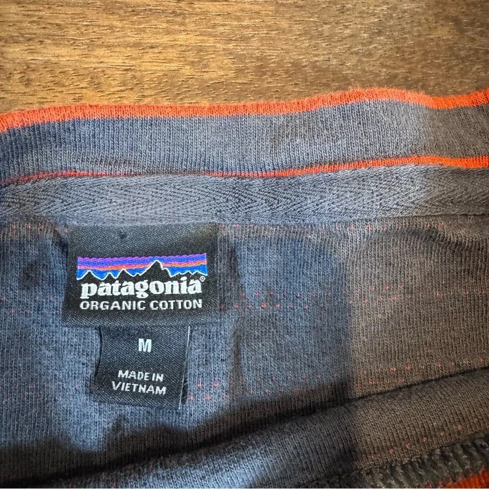 Patagonia‎ Misty Meadow 3/4 Sleeve Tee - Gray and Orangey/Red Stripes, Med - Picture 9 of 15